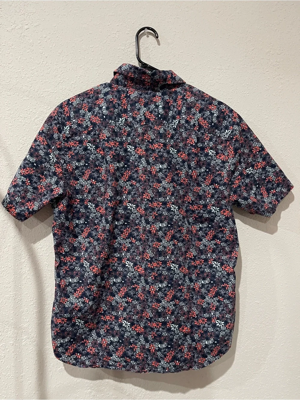 Short-Sleeve Floral Button-Up Shirt - Navy with Red & White Flowers Size L